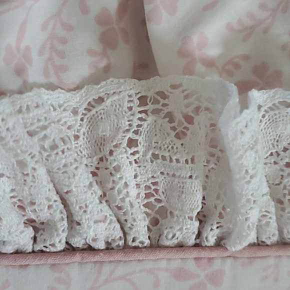 Laura Ashley Pink & White Flowered Queen size Flat sheet - Picture 3 of 6